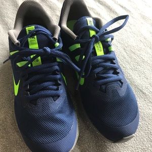 Nike Downshifter running sneaker size youth 4